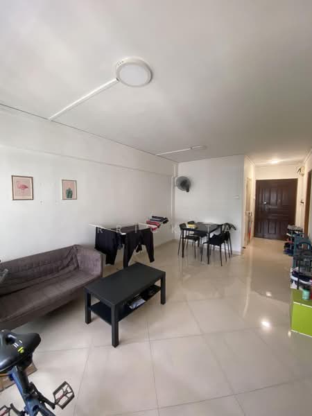 588 Woodlands Drive 16, 588 Woodlands Drive 16, Admiralty / Woodlands, Room Rental, 100 sqft, HDB Flat For Rent, by Derrick Tai, 500228445 - Living Room - PropertyGuru.com.sg