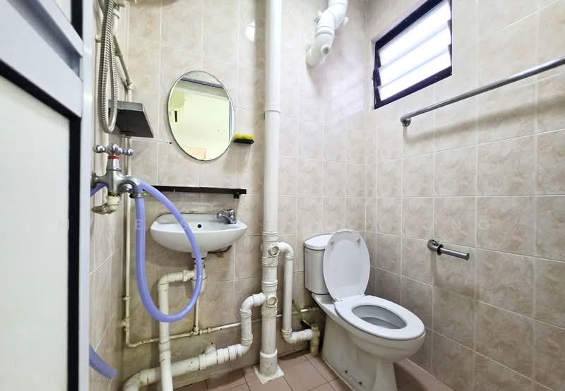 23 Hougang Avenue 3, 23 Hougang Avenue 3, 2 Bedrooms, 785 sqft, HDB Flat For Sale, by Mike Sek Kok Tiong, 500228447 - Original - Bathroom - PropertyGuru.com.sg