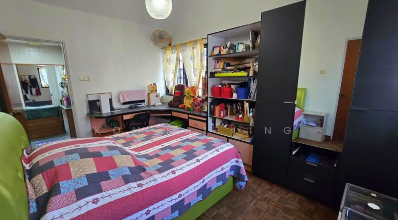 Freehold Semi D in Jambol Walk, Jambol Walk, 5 Bedrooms, 3,500 sqft, Semi-Detached House For Sale, by Koh Kai Ling, 500228449 - Bedroom - PropertyGuru.com.sg
