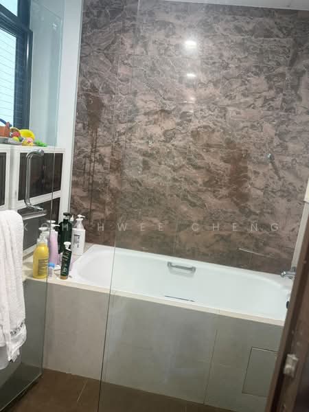 City Square Residences, 14 Kitchener Link, 3 Bedrooms, 1,216 sqft, Condominium For Rent, by Koh Hwee Cheng, 500228469 - Bathroom - PropertyGuru.com.sg