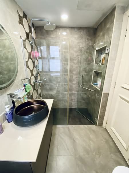 Parkview Apartments, 5 Bukit Batok Street 25, 2 Bedrooms, 980 sqft, Apartment For Sale, by Wenyih Teo, 500228514 - Bathroom - PropertyGuru.com.sg