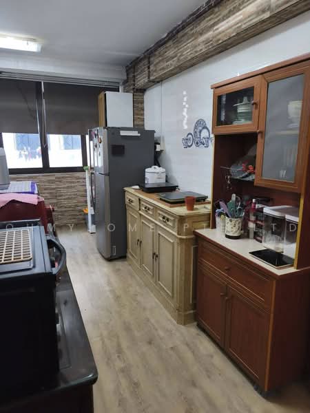 48 Circuit Road, 48 Circuit Road, 2 Bedrooms, 645 sqft, HDB Flat For Sale, by Regine Cher, 500228533 - Kitchen - PropertyGuru.com.sg
