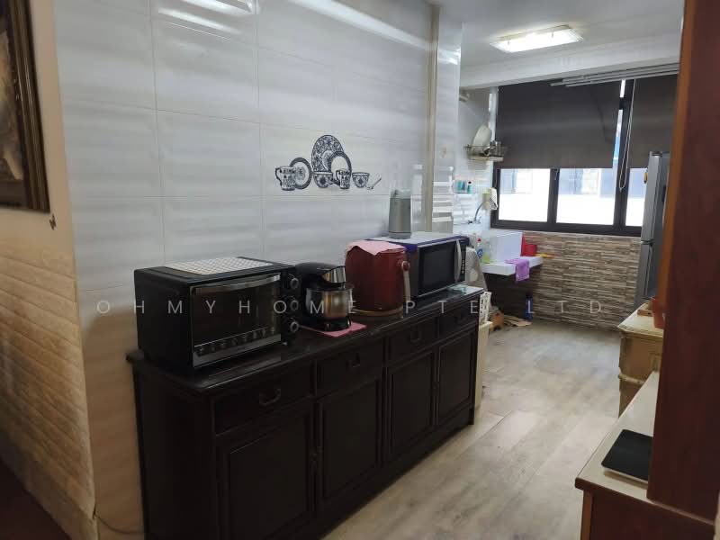 48 Circuit Road, 48 Circuit Road, 2 Bedrooms, 645 sqft, HDB Flat For Sale, by Regine Cher, 500228533 - Kitchen - PropertyGuru.com.sg
