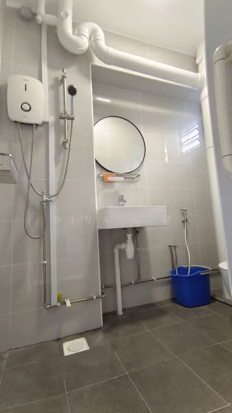 43 Sims Drive, 43 Sims Drive, Room Rental, 150 sqft, HDB Flat For Rent, by Gina Lim, 500228560 - Bathroom - PropertyGuru.com.sg