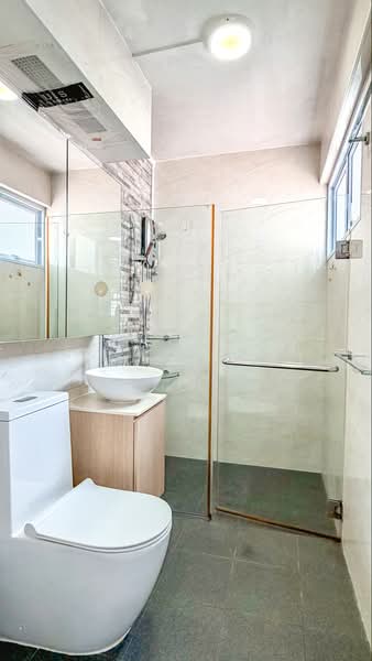 521 Hougang Avenue 6, 521 Hougang Avenue 6, 3 Bedrooms, 1,302 sqft, HDB Flat For Sale, by Elliot Lin, 500228575 - Bathroom - PropertyGuru.com.sg