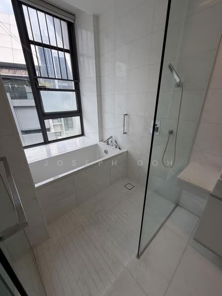 Holland Residences, 5 Taman Warna, 3 Bedrooms, 1,981 sqft, Condominium For Rent, by Joseph Goh, 500228580 - Bathroom - PropertyGuru.com.sg