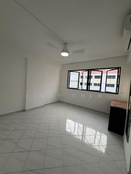 420 Hougang Avenue 10, 420 Hougang Avenue 10, 3 Bedrooms, 1,130 sqft, HDB Flat For Rent, by Cindy Chew, 500228581 - Living Room - PropertyGuru.com.sg
