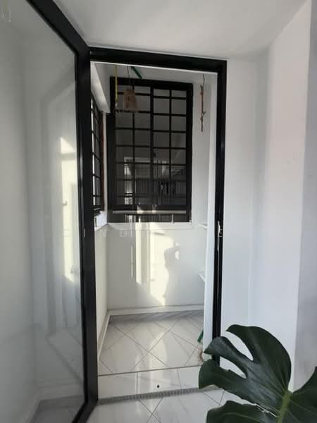 420 Hougang Avenue 10, 420 Hougang Avenue 10, 3 Bedrooms, 1,130 sqft, HDB Flat For Rent, by Cindy Chew, 500228581 - Balcony - PropertyGuru.com.sg