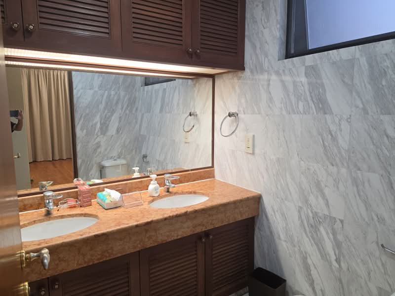 Richmond Park, 3 Bideford Road, 2 Bedrooms, 1,259 sqft, Condominium For Rent, by Jerry Goh, 500228589 - Bathroom - PropertyGuru.com.sg