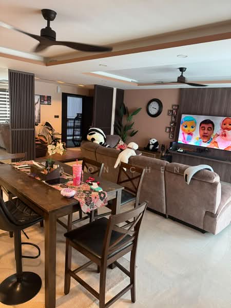 390 Bukit Batok West Avenue 5, 390 Bukit Batok West Avenue 5, 3 Bedrooms, 1,270 sqft, HDB Flat For Rent, by Jason Chen, 500228596 - Living Room - PropertyGuru.com.sg