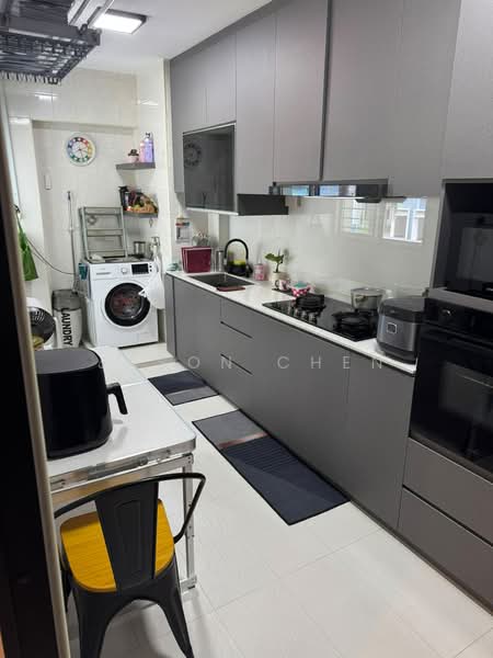 390 Bukit Batok West Avenue 5, 390 Bukit Batok West Avenue 5, 3 Bedrooms, 1,270 sqft, HDB Flat For Rent, by Jason Chen, 500228596 - Kitchen - PropertyGuru.com.sg