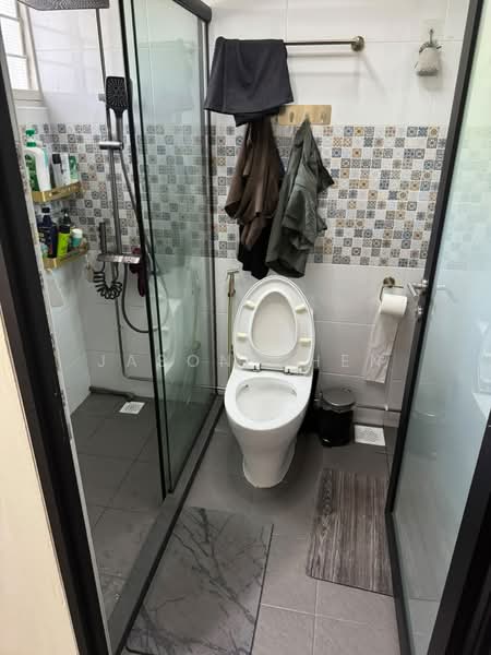 390 Bukit Batok West Avenue 5, 390 Bukit Batok West Avenue 5, 3 Bedrooms, 1,270 sqft, HDB Flat For Rent, by Jason Chen, 500228596 - Bathroom - PropertyGuru.com.sg