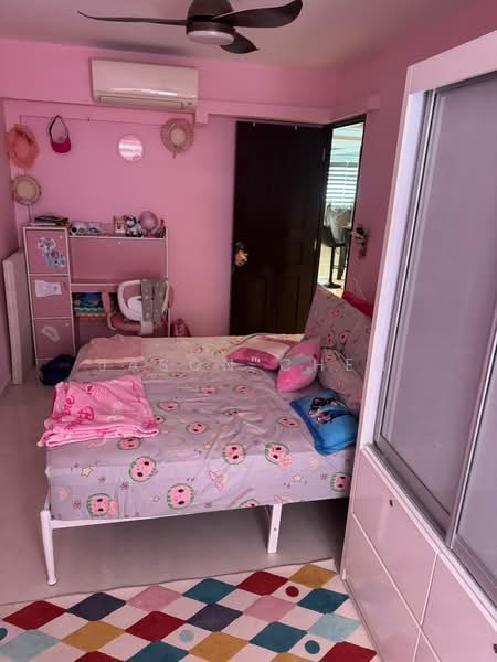 390 Bukit Batok West Avenue 5, 390 Bukit Batok West Avenue 5, 3 Bedrooms, 1,270 sqft, HDB Flat For Rent, by Jason Chen, 500228596 - Bedroom - PropertyGuru.com.sg