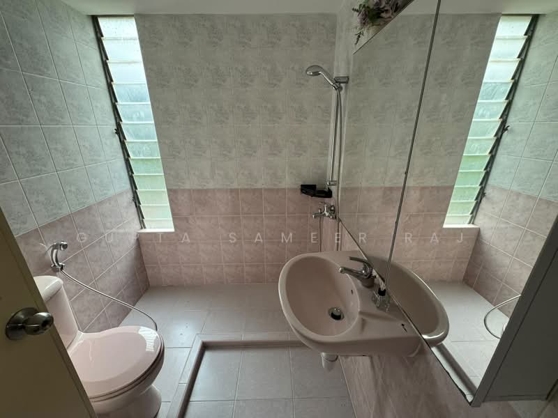 Pandan Valley, 1 Pandan Valley, Room Rental, 200 sqft, Condominium For Rent, by Gupta Sameer Raj, 500228603 - Bathroom - PropertyGuru.com.sg
