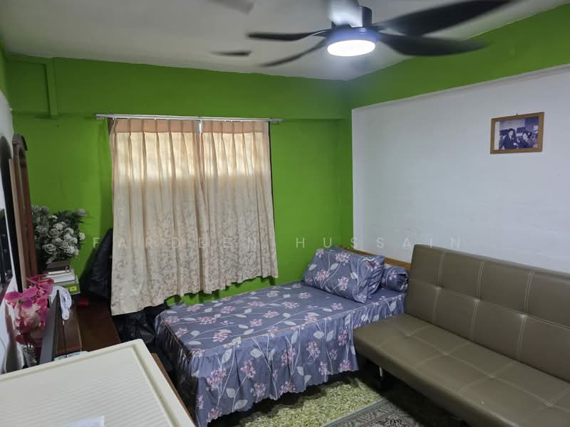 2 Hougang Avenue 3, 2 Hougang Avenue 3, 2 Bedrooms, 635 sqft, HDB Flat For Sale, by Fardeen Hussain, 500228604 - Bedroom - PropertyGuru.com.sg