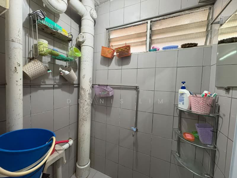 185 Boon Lay Avenue, 185 Boon Lay Avenue, 2 Bedrooms, 635 sqft, HDB Flat For Sale, by Dennis Lim, 500228605 - Bathroom - PropertyGuru.com.sg