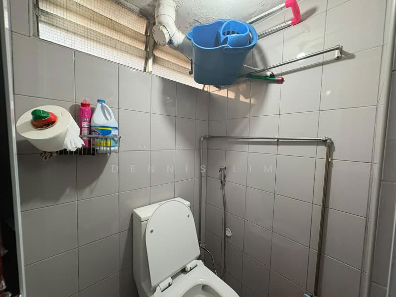 185 Boon Lay Avenue, 185 Boon Lay Avenue, 2 Bedrooms, 635 sqft, HDB Flat For Sale, by Dennis Lim, 500228605 - Bathroom - PropertyGuru.com.sg