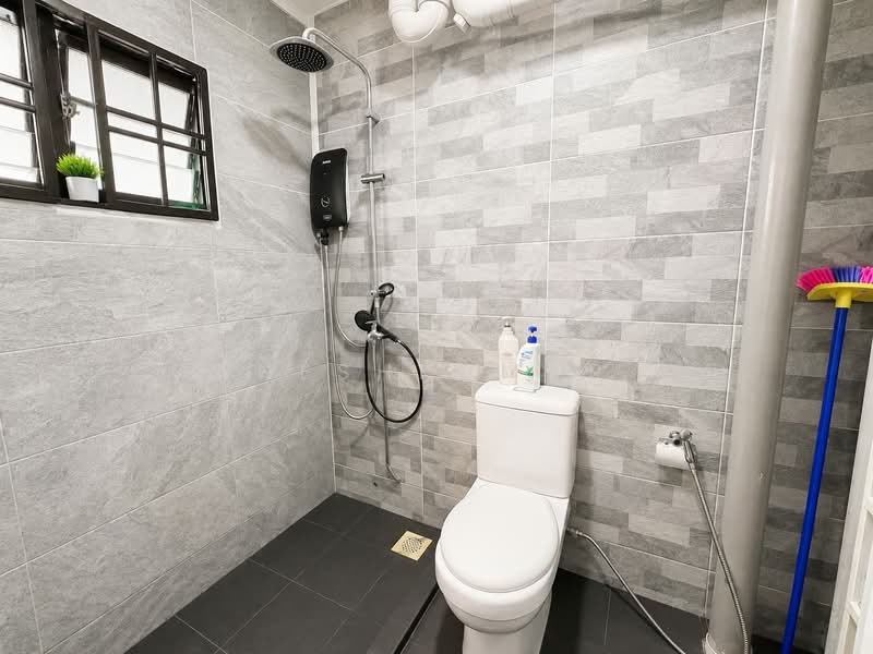 546 Serangoon North Avenue 3, 546 Serangoon North Avenue 3, 4 Bedrooms, 1,302 sqft, HDB Flat For Sale, by GANESHKUMAR K, 500228608 - Bathroom - PropertyGuru.com.sg