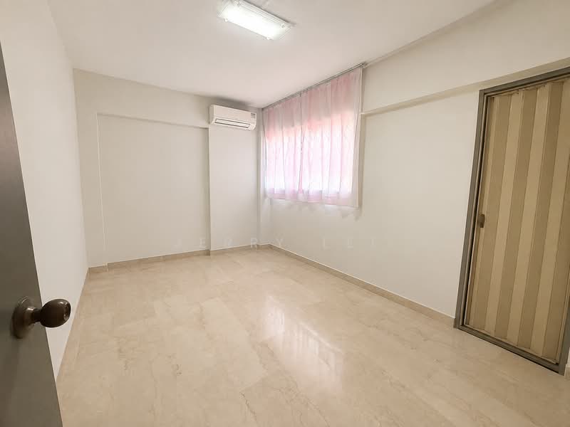 121 Potong Pasir Avenue 1, 121 Potong Pasir Avenue 1, 2 Bedrooms, 807 sqft, HDB Flat For Sale, by Jerry Lee, 500228609 - Master Bedroom - PropertyGuru.com.sg