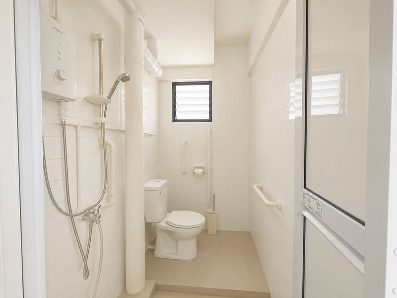 121 Potong Pasir Avenue 1, 121 Potong Pasir Avenue 1, 2 Bedrooms, 807 sqft, HDB Flat For Sale, by Jerry Lee, 500228609 - Common Bathroom - PropertyGuru.com.sg