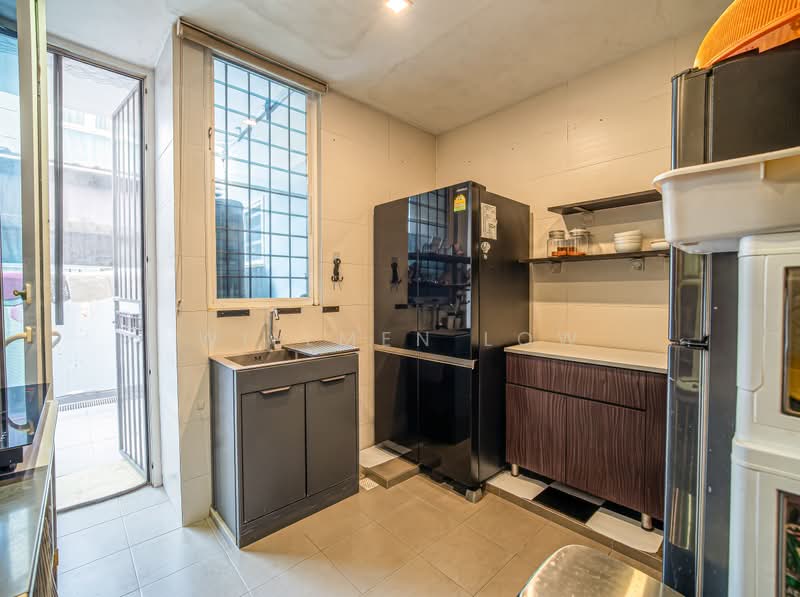 SUPER C.H.E.A.P Andrews Terrace with Lift, Andrews Terrace, 5 Bedrooms, 4,000 sqft, Terraced House For Sale, by Willmen Low, 500228614 - Kitchen - PropertyGuru.com.sg