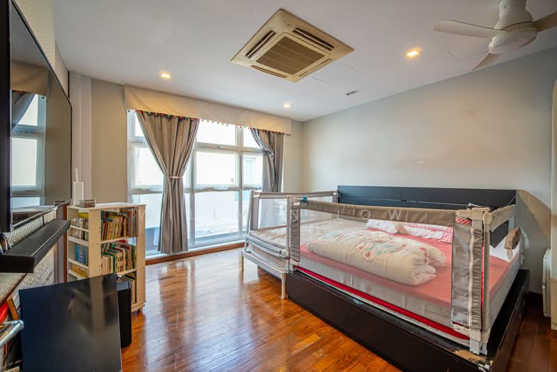 SUPER C.H.E.A.P Andrews Terrace with Lift, Andrews Terrace, 5 Bedrooms, 4,000 sqft, Terraced House For Sale, by Willmen Low, 500228614 - Bedroom - PropertyGuru.com.sg