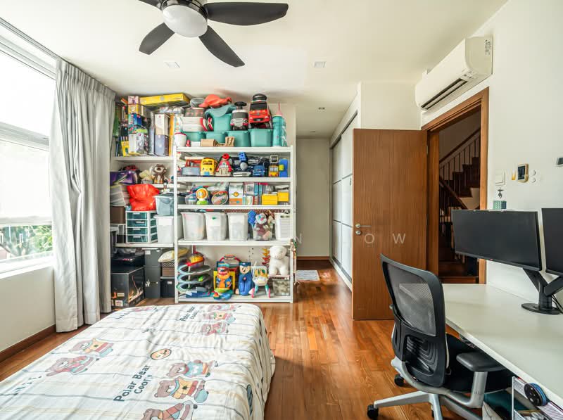 SUPER C.H.E.A.P Andrews Terrace with Lift, Andrews Terrace, 5 Bedrooms, 4,000 sqft, Terraced House For Sale, by Willmen Low, 500228614 - Bedroom - PropertyGuru.com.sg