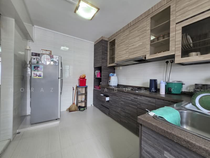 269 Yishun Street 22, 269 Yishun Street 22, 3 Bedrooms, 904 sqft, HDB Flat For Sale, by Norazliah Abu Bakkar, 500228619 - Kitchen - PropertyGuru.com.sg