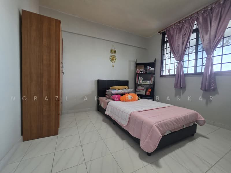 269 Yishun Street 22, 269 Yishun Street 22, 3 Bedrooms, 904 sqft, HDB Flat For Sale, by Norazliah Abu Bakkar, 500228619 - Bedroom - PropertyGuru.com.sg