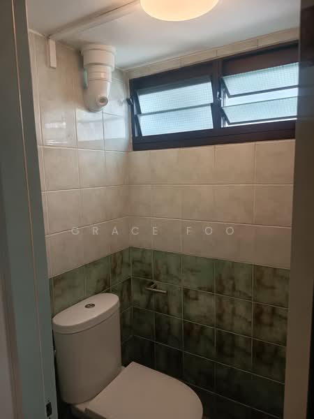 12 Holland Avenue, 12 Holland Avenue, 2 Bedrooms, 700 sqft, HDB Flat For Rent, by Grace Foo, 500228620 - Bathroom - PropertyGuru.com.sg