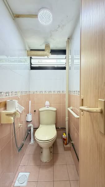 25 Eunos Crescent, 25 Eunos Crescent, 2 Bedrooms, 635 sqft, HDB Flat For Sale, by James Yeo, 500228629 - Bathroom - PropertyGuru.com.sg