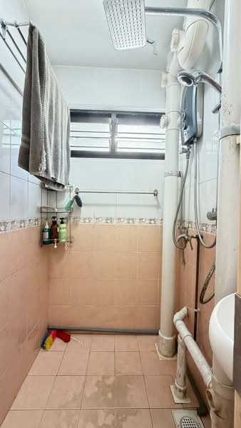 25 Eunos Crescent, 25 Eunos Crescent, 2 Bedrooms, 635 sqft, HDB Flat For Sale, by James Yeo, 500228629 - Bathroom - PropertyGuru.com.sg