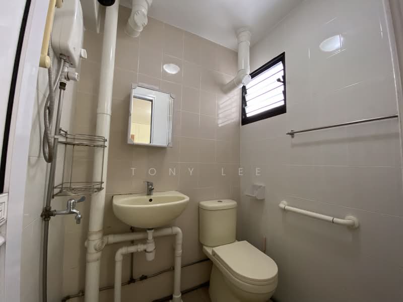 210 New Upper Changi Road, 210 New Upper Changi Road, Room Rental, 100 sqft, HDB Flat For Rent, by Tony Lee, 500228633 - Bathroom - PropertyGuru.com.sg