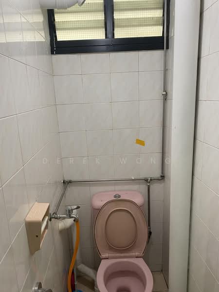 53 Lorong 5 Toa Payoh, 53 Lorong 5 Toa Payoh, 2 Bedrooms, 731 sqft, HDB Flat For Rent, by Derek Wong, 500228634 - Bathroom - PropertyGuru.com.sg