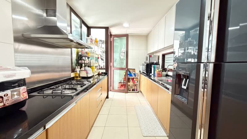 Varsity Park Condominium, 58 West Coast Road, 4 Bedrooms, 1,530 sqft, Condominium For Sale, by James Yeo, 500228636 - Kitchen - PropertyGuru.com.sg