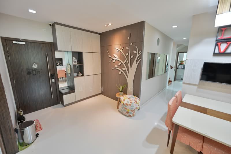 Parc Rosewood, 71 Rosewood Drive, 5 Bedrooms, 2,314 sqft, Condominium For Sale, by Ben Toh, 500228637 - Entrance - PropertyGuru.com.sg