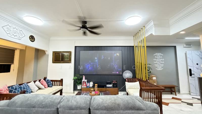 323 Sembawang Close, 323 Sembawang Close, 3 Bedrooms, 1,324 sqft, HDB Flat For Sale, by James Yeo, 500228644 - Living Room - PropertyGuru.com.sg