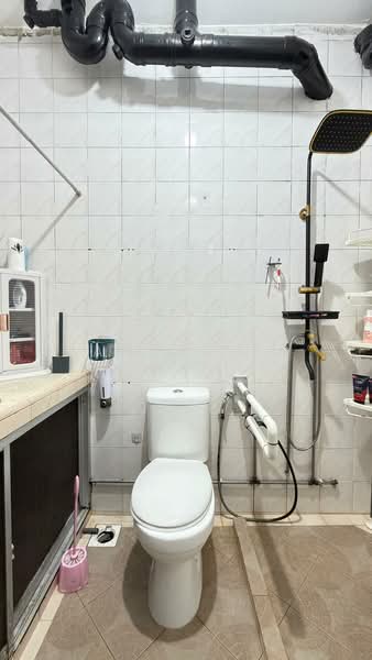 323 Sembawang Close, 323 Sembawang Close, 3 Bedrooms, 1,324 sqft, HDB Flat For Sale, by James Yeo, 500228644 - Bathroom - PropertyGuru.com.sg