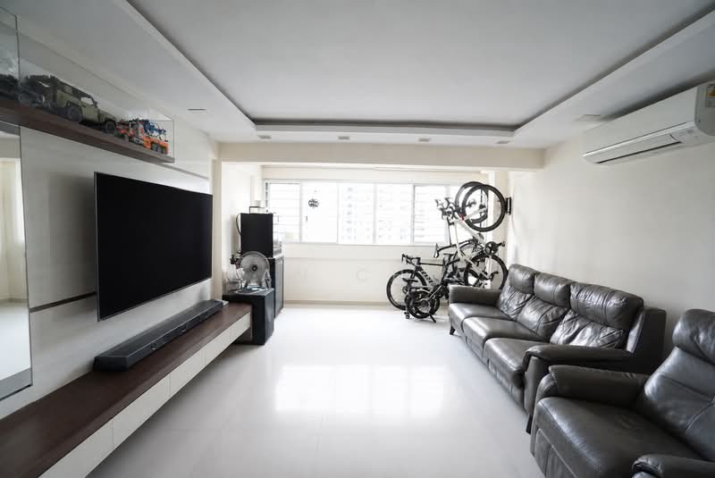 239 Lorong 1 Toa Payoh, 239 Lorong 1 Toa Payoh, 3 Bedrooms, 1,292 sqft, HDB Flat For Sale, by Zan Chia, 500228645 - Living Room - PropertyGuru.com.sg