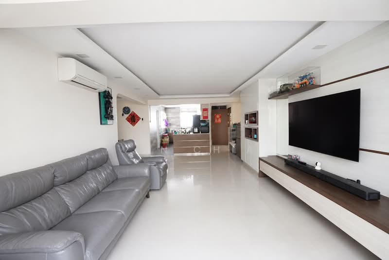 239 Lorong 1 Toa Payoh, 239 Lorong 1 Toa Payoh, 3 Bedrooms, 1,292 sqft, HDB Flat For Sale, by Zan Chia, 500228645 - Living Room - PropertyGuru.com.sg