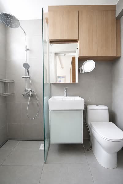 239 Lorong 1 Toa Payoh, 239 Lorong 1 Toa Payoh, 3 Bedrooms, 1,292 sqft, HDB Flat For Sale, by Zan Chia, 500228645 - Master Bathroom - PropertyGuru.com.sg