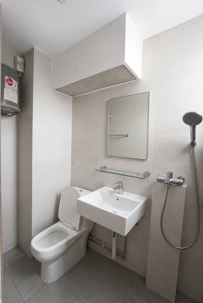 239 Lorong 1 Toa Payoh, 239 Lorong 1 Toa Payoh, 3 Bedrooms, 1,292 sqft, HDB Flat For Sale, by Zan Chia, 500228645 - Common Bathroom - PropertyGuru.com.sg