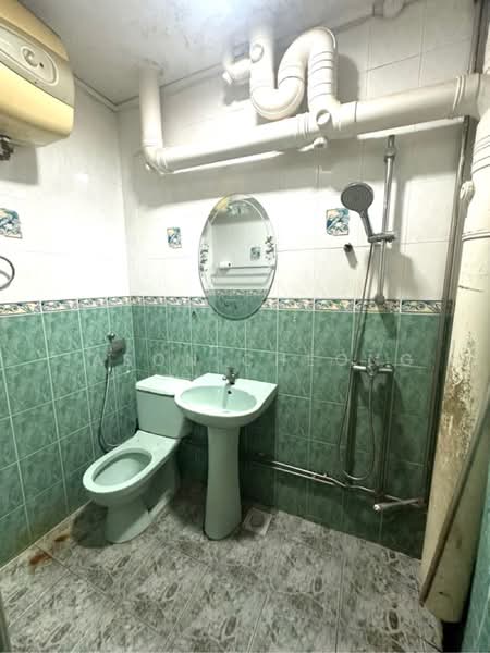 370 Woodlands Avenue 1, 370 Woodlands Avenue 1, 4 Bedrooms, 1,323 sqft, HDB Flat For Sale, by Jason Cheong, 500228648 - Bathroom - PropertyGuru.com.sg