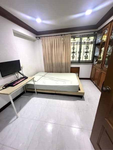 370 Woodlands Avenue 1, 370 Woodlands Avenue 1, 4 Bedrooms, 1,323 sqft, HDB Flat For Sale, by Jason Cheong, 500228648 - Bedroom - PropertyGuru.com.sg