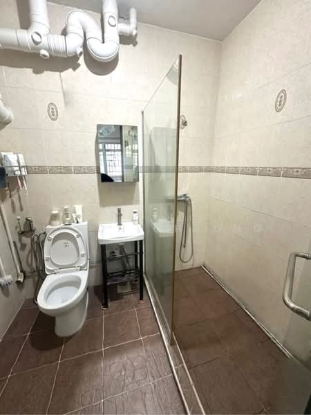 370 Woodlands Avenue 1, 370 Woodlands Avenue 1, 4 Bedrooms, 1,323 sqft, HDB Flat For Sale, by Jason Cheong, 500228648 - Bathroom - PropertyGuru.com.sg