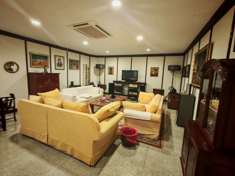 Near Cashew Mrt And Saint Joseph Church, , 6 Bedrooms, 8,300 sqft, Bungalow House For Sale, by Desmond Tan, 500228657 - Living Room - PropertyGuru.com.sg
