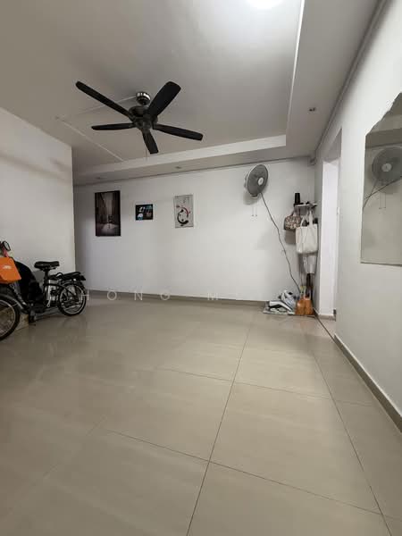 536 Bukit Batok Street 52, 536 Bukit Batok Street 52, 3 Bedrooms, 1,109 sqft, HDB Flat For Sale, by Hong Meiyu, 500228658 - Living Room - PropertyGuru.com.sg