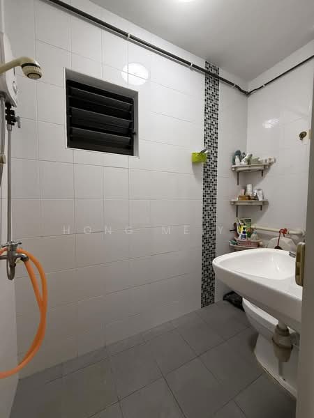 536 Bukit Batok Street 52, 536 Bukit Batok Street 52, 3 Bedrooms, 1,109 sqft, HDB Flat For Sale, by Hong Meiyu, 500228658 - Bathroom - PropertyGuru.com.sg