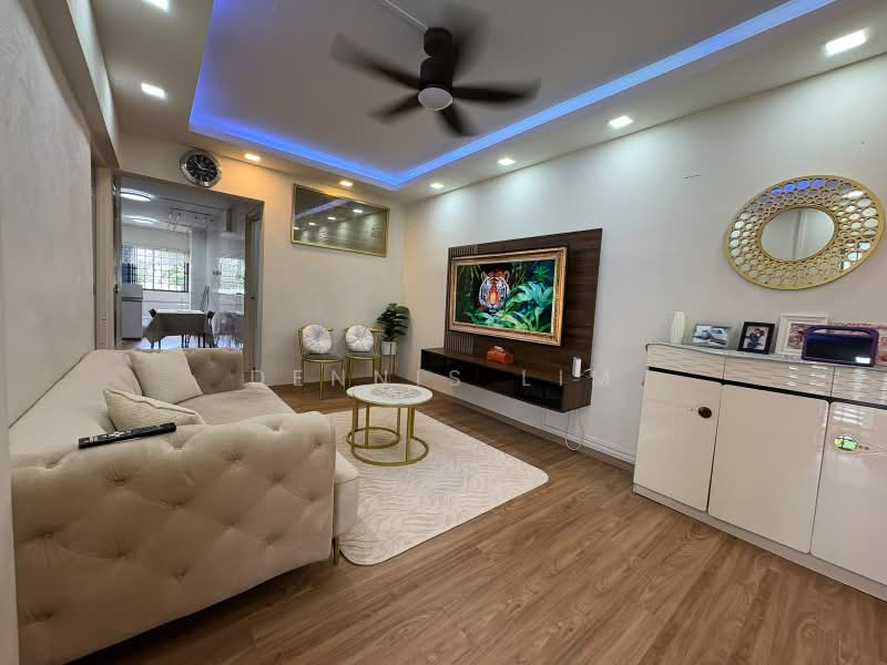 111 Tampines Street 11, 111 Tampines Street 11, 2 Bedrooms, 797 sqft, HDB Flat For Sale, by Dennis Lim, 500228668 - Living Room - PropertyGuru.com.sg