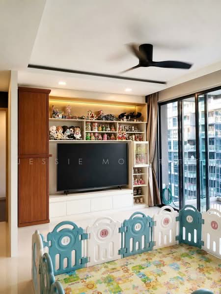 Blossom Residences, 30 Segar Road, 4 Bedrooms, 1,496 sqft, Executive Condominium For Sale, by Jessie Moh 毛丁可, 500228671 - Living Room - PropertyGuru.com.sg